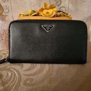 💟SOLD💟100% Authentic Prada Saffiano Leather Wallet